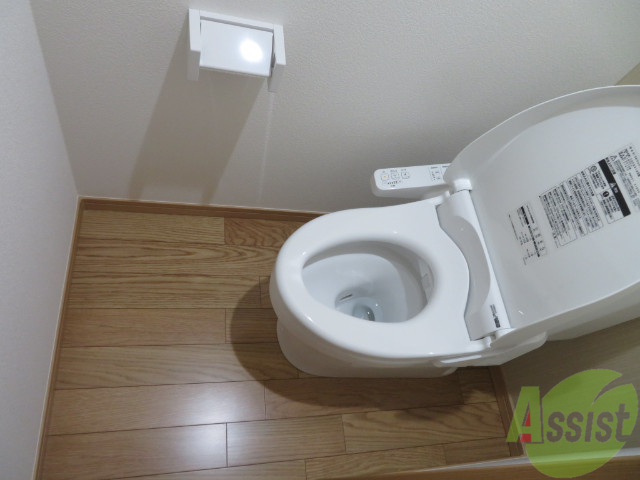 トイレ　人気のウォシュレットつきのトイレです。快適ですよ。