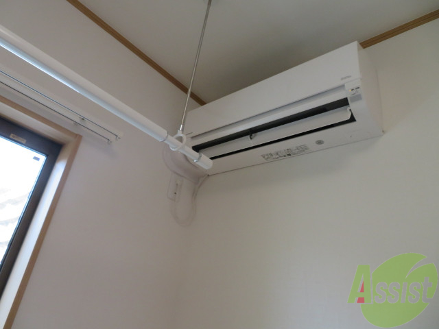 その他設備　あらかじめエアコンがついています。夏も冬も快適ですよ。