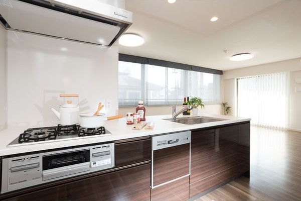 キッチン　初期費用分割可★ご希望の場所まで無料送迎サービス付♪