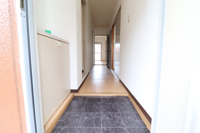 玄関　下駄箱付き　玄関