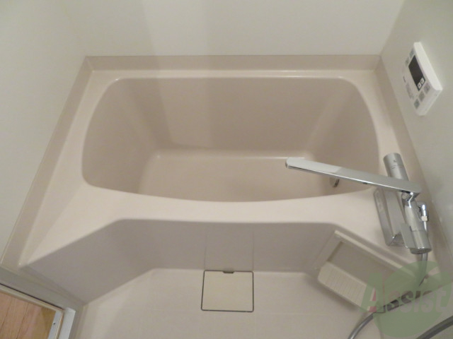 バス・シャワールーム　バスルームもゆったりとしていて疲れが癒せそうです。