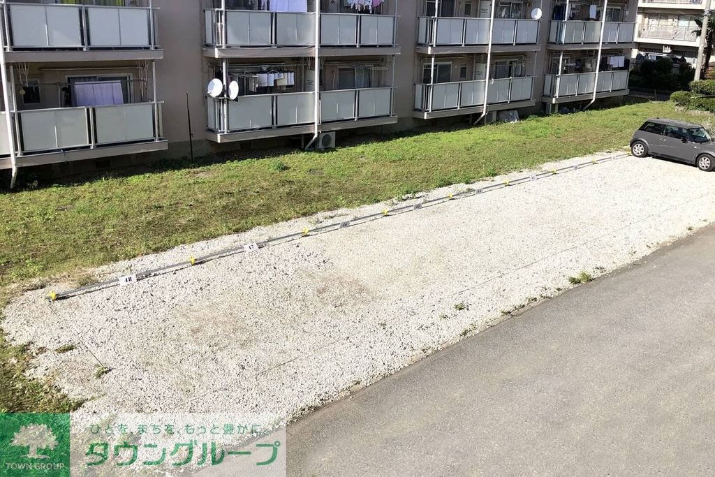 駐車場　駐車場