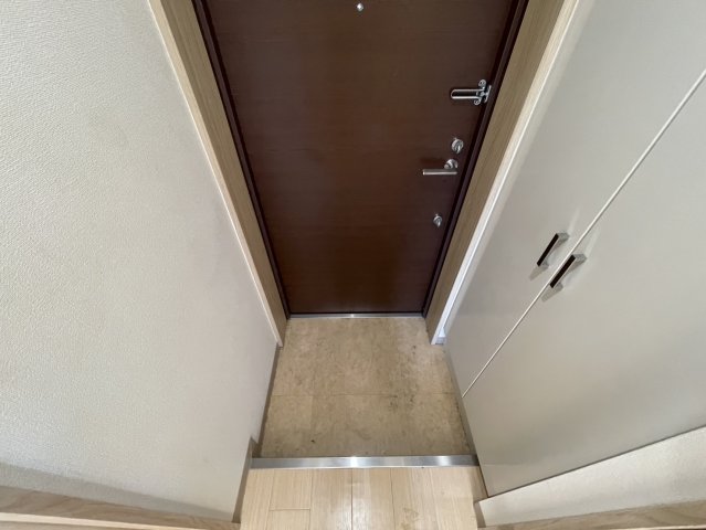 玄関　同物件別タイプのお写真です。