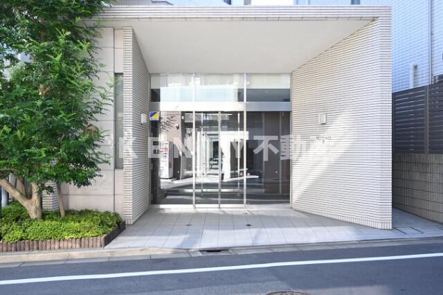 エントランス　ゆとりのあるエントランスです