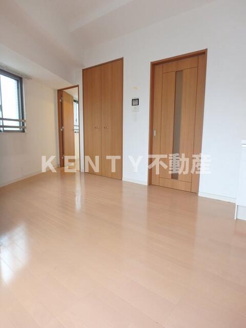 その他部屋・スペース　開放的な寝室です