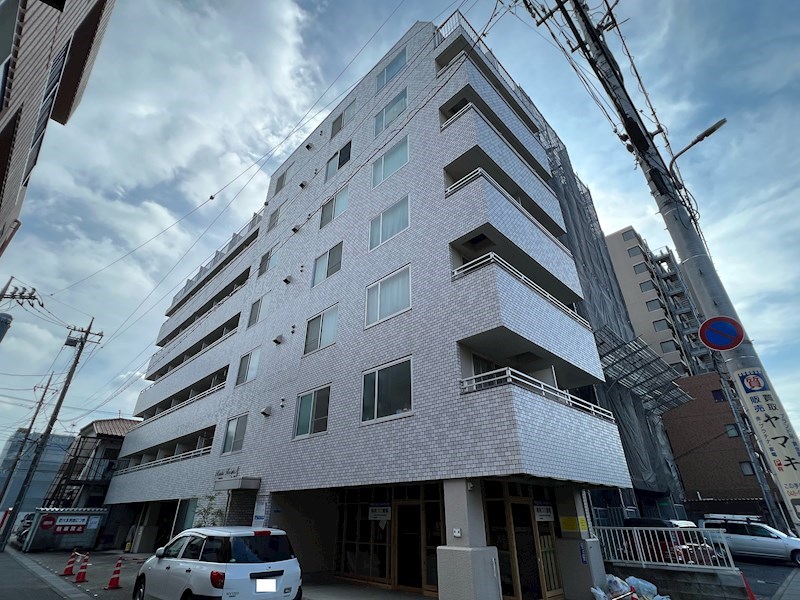 建物外観　草加駅徒歩４分（３２０ｍ）