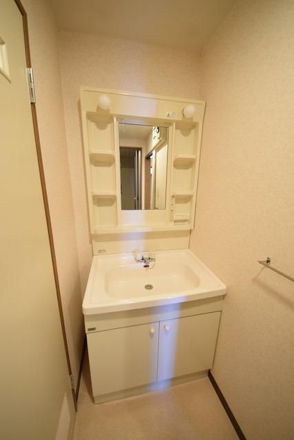 洗面設備　＊別部屋参考写真です。