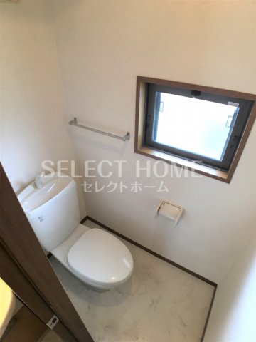 トイレ　同型タイプ清潔感のあるトイレです