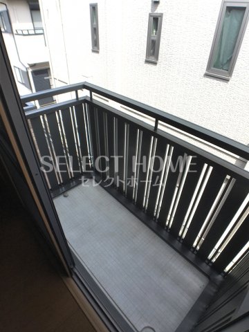 バルコニー　同型タイプ暖かな日差しのふりそそぐバルコニー