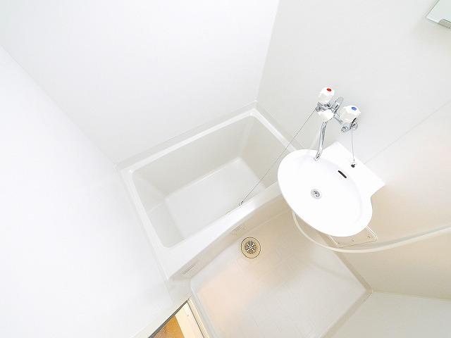 バス・シャワールーム　コンパクトで使いやすいお風呂です