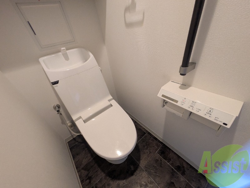 トイレ　トイレには見やすい位置に操作パネルがついています。