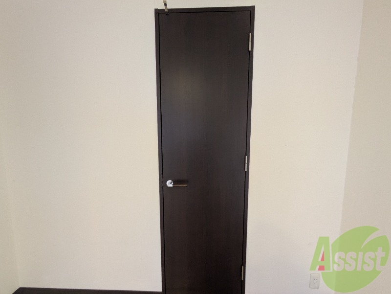 収納　ウォークインクローゼットは引き戸なので開けやすいですね。