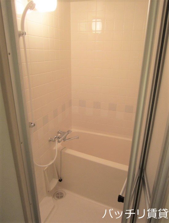 バス・シャワールーム　同型タイプの為、現状を優先いたします