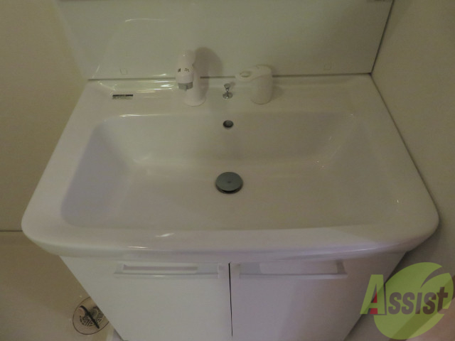 洗面設備　洗面台はこちらシャンプードレッサー付きになりますね