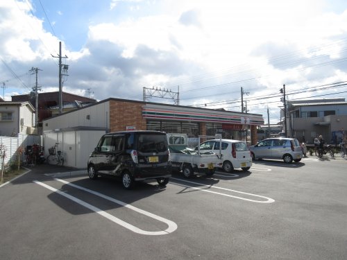 コンビニ　セブン-イレブン 初芝東店（コンビニ）まで140m