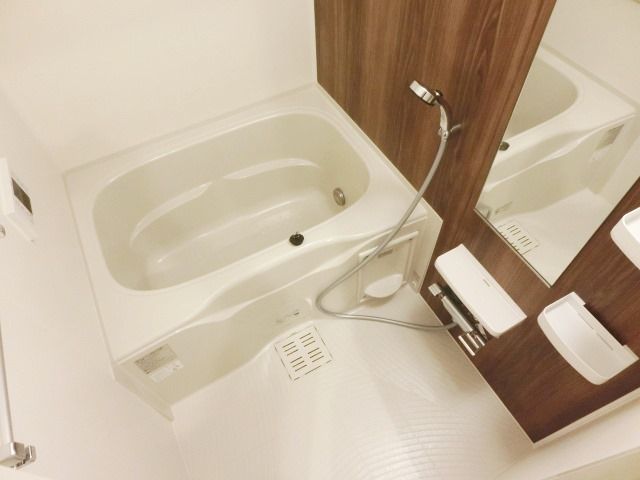 バス・シャワールーム　追焚で日ごろの疲れもすっきり！