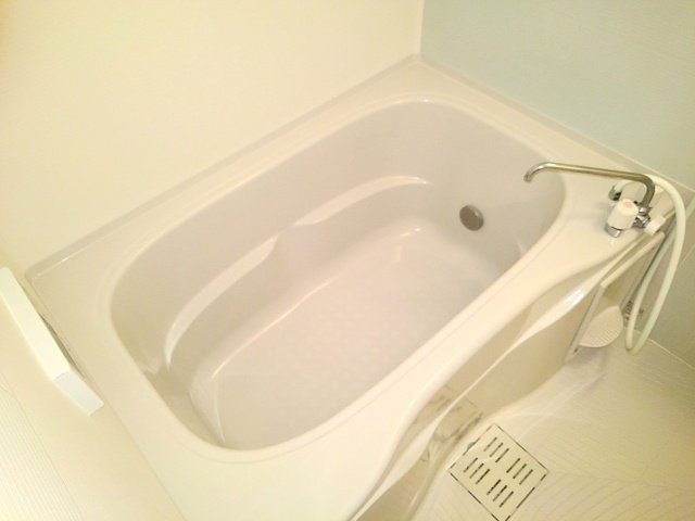 バス・シャワールーム　落ち着いた空間のお風呂です