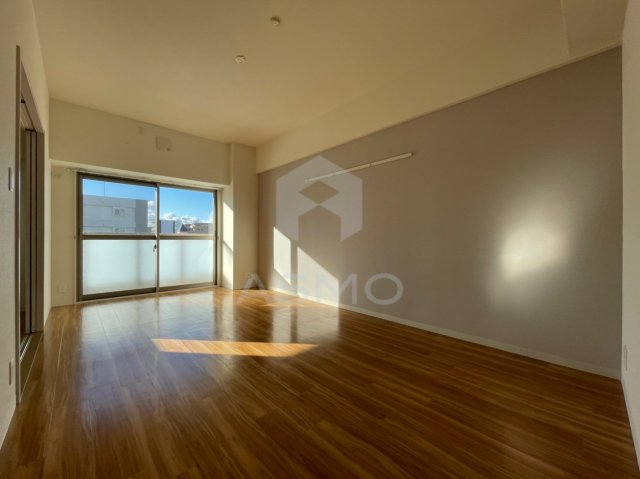 居室・リビング　同マンション別部屋参考写真