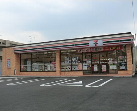 コンビニ　セブン－イレブン多摩明神橋通り店（コンビニ）まで215m