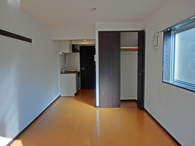 居室・リビング　広めの洋室９．３帖