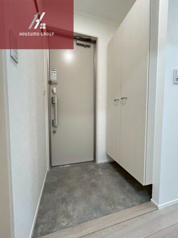 玄関　収納もある玄関です