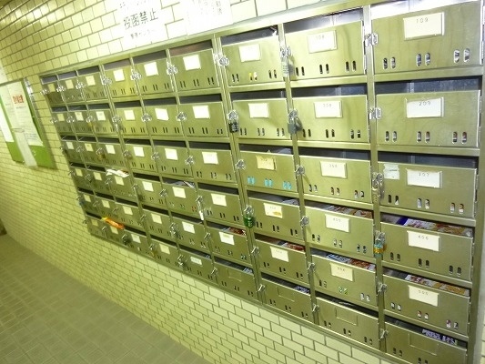 エントランス　メールボックス