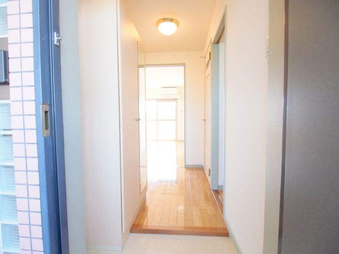 玄関　※同建物別室の参考写真です。