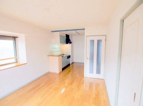 居室・リビング　※同建物別室の参考写真です。