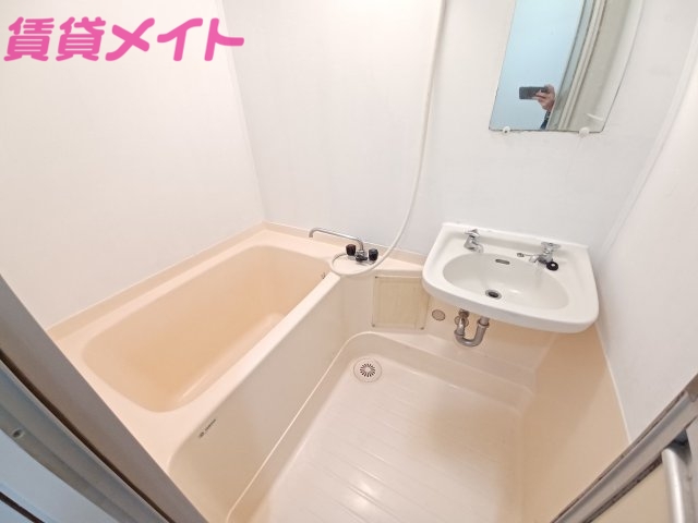 バス・シャワールーム　同物件・同型の写真になります