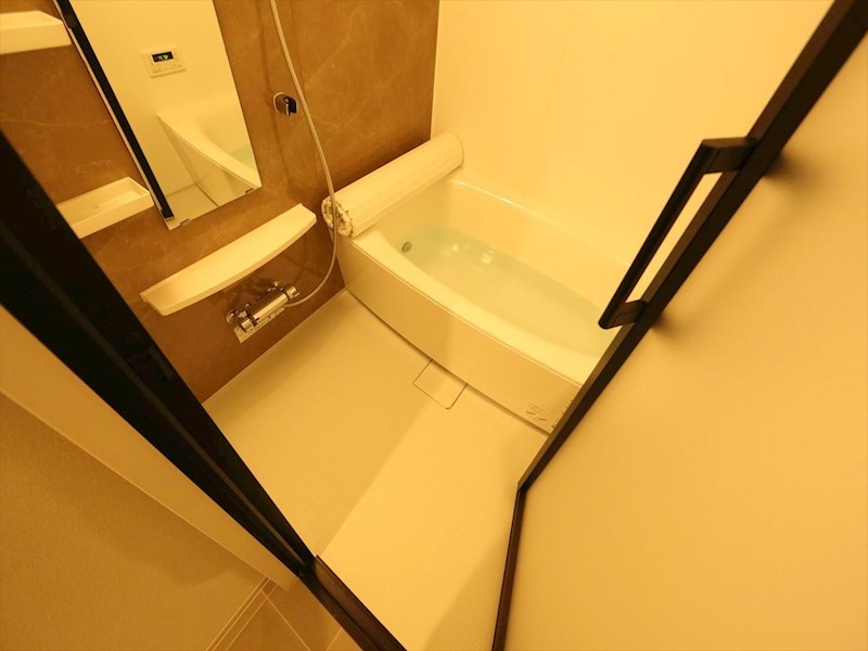 バス・シャワールーム　浴室暖房乾燥機付　追い焚き・オートバス機能付お風呂