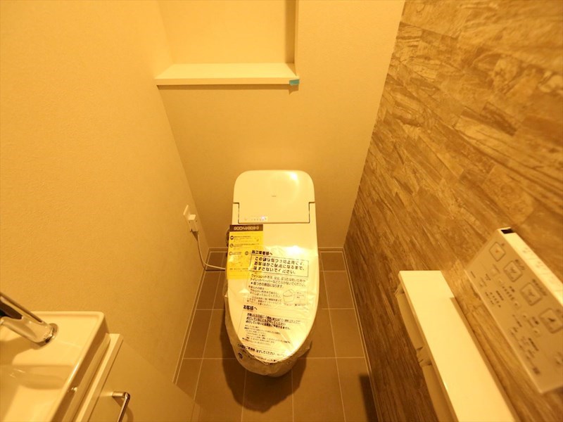 トイレ　温水洗浄暖房便座付トイレ