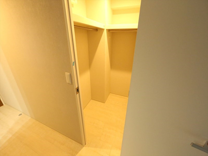 収納　ウォークインクローゼット（収納充実してます）