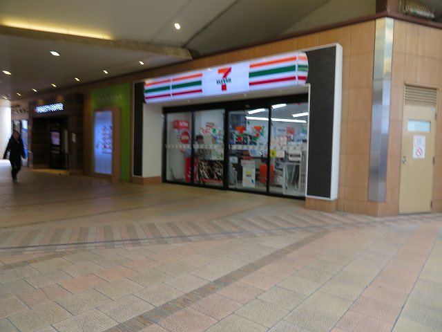 コンビニ　セブンイレブン（コンビニ）まで2000m