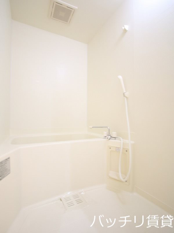 バス・シャワールーム　同型タイプの為、現状を優先いたします。