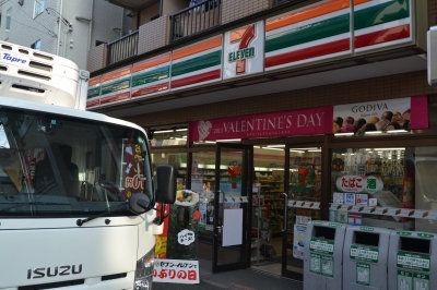 コンビニ　セブンイレブン（コンビニ）まで130m