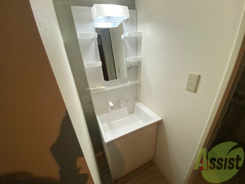 洗面設備　シャンプードレッサーは棚もついていて便利そう！