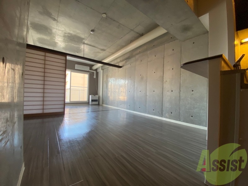 居室・リビング　おしゃれな色合いのリビングになっています！