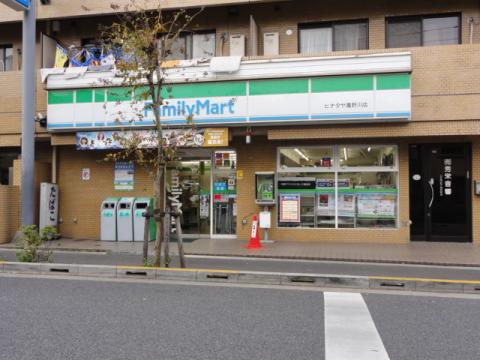 コンビニ　ファミリーマート滝野川店（コンビニ）まで238m