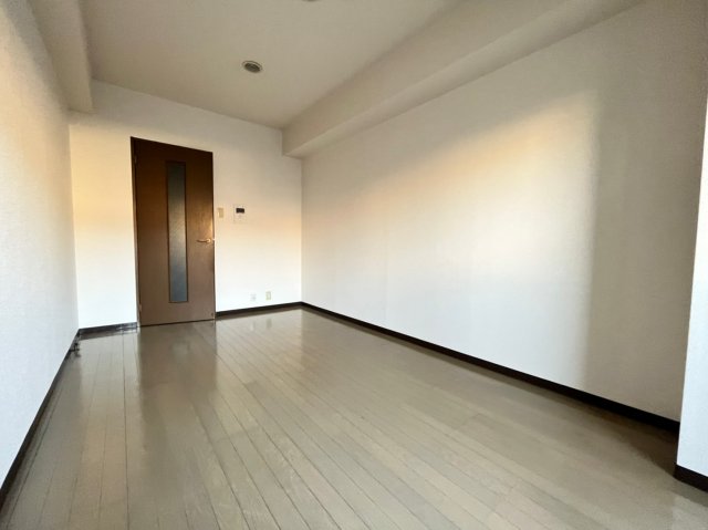 居室・リビング　別号室の写真です。ご参考までに