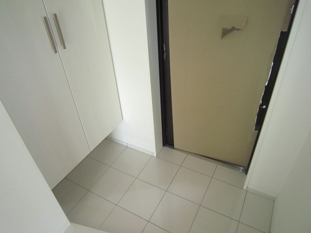玄関　※別のお部屋の写真です。現況を優先させていただきます。
