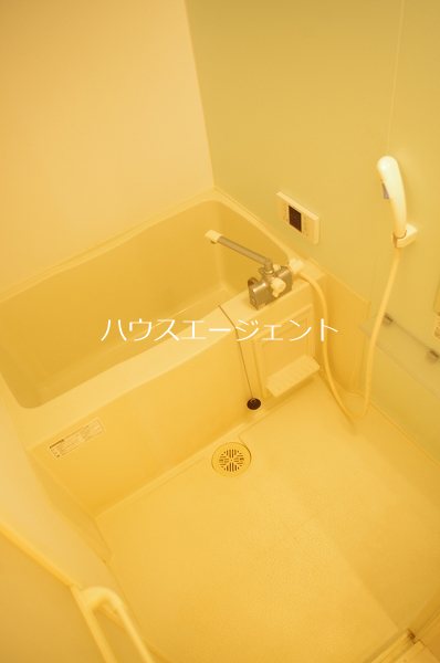 バス・シャワールーム　バストイレ別です。※参考画像