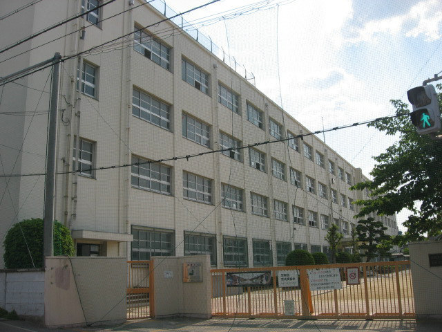 小学校　高槻市立南大冠小学校（小学校）まで819m