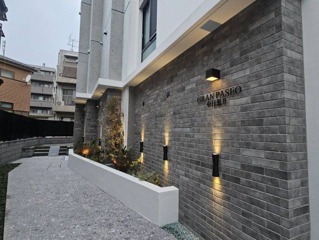 エントランス　落ち着いたエントランスです