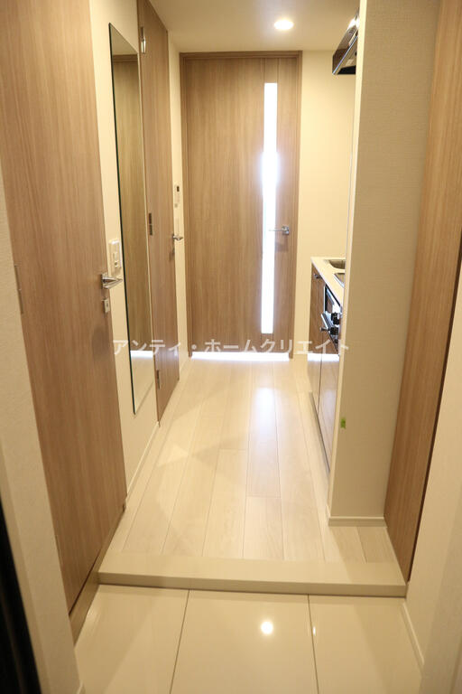 玄関　同タイプ別部屋5階の写真です