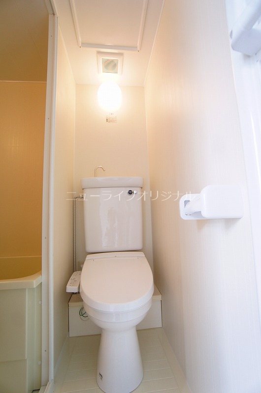 トイレ　トイレには快適な温水洗浄便座付