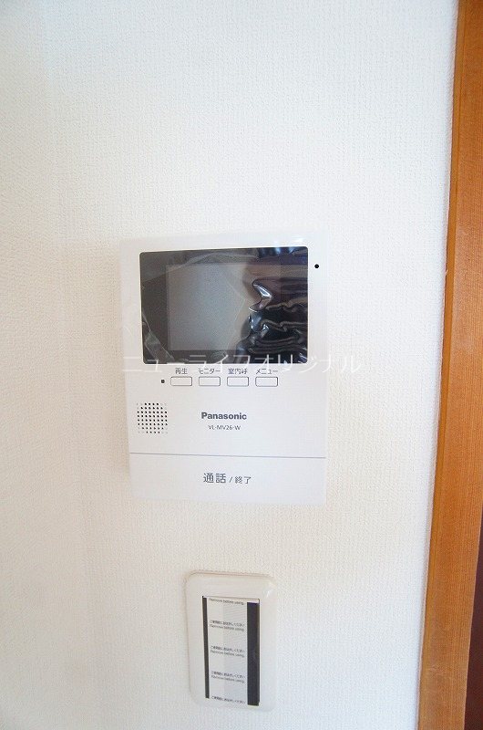 セキュリティ　突然の来訪者にも安心のTVモニター付きインターホン