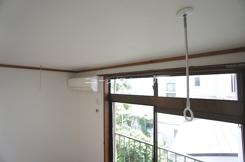 その他設備　雨の日や花粉の時期のお洗濯に欠かせない室内物干付き♪