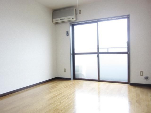 居室・リビング　☆明るいお部屋です☆