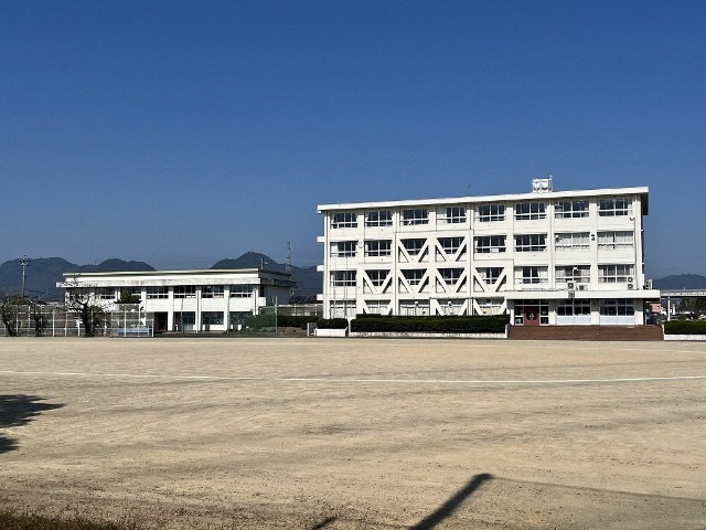 中学校　関市立下有知中学校（中学校）まで2204m