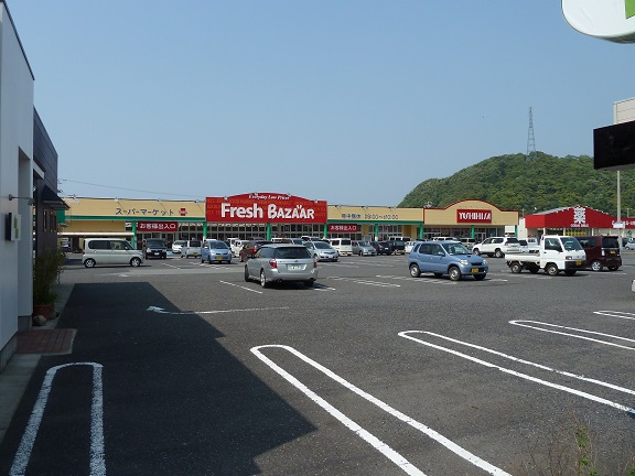 スーパー　フレッシュバザール 香住パーク店（スーパー）まで576m